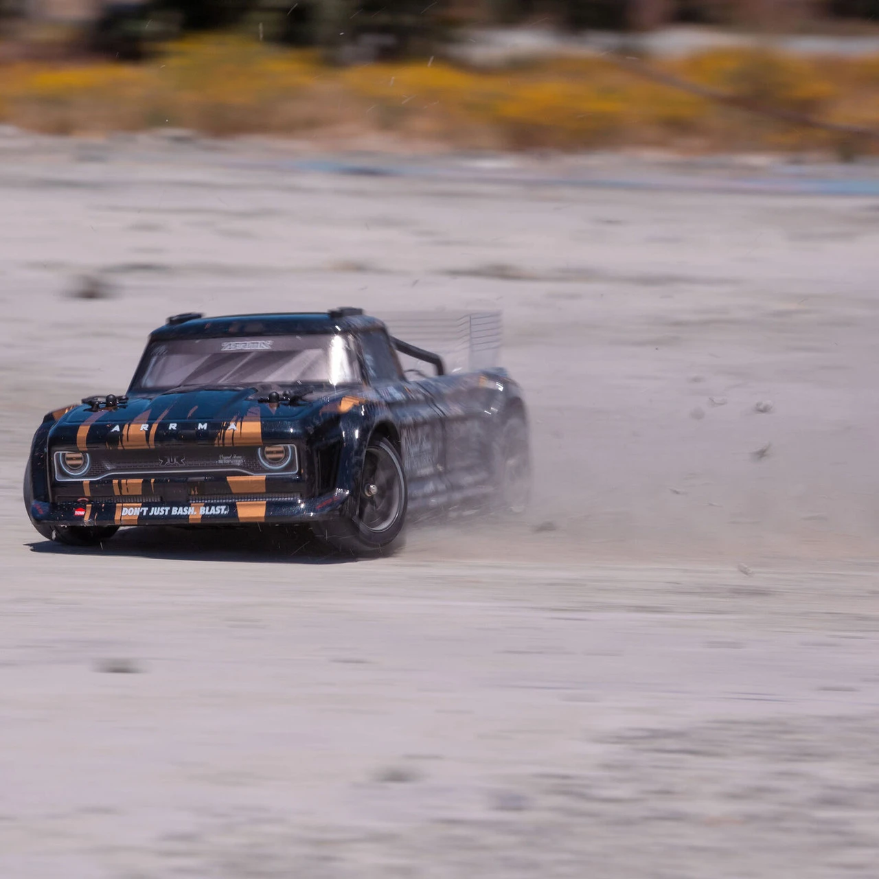 Arrma 1/8 INFRACTION 4X4 3S BLX 4WD All-Road Street Bash Resto-Mod Truck RTR, Gold - Image 7