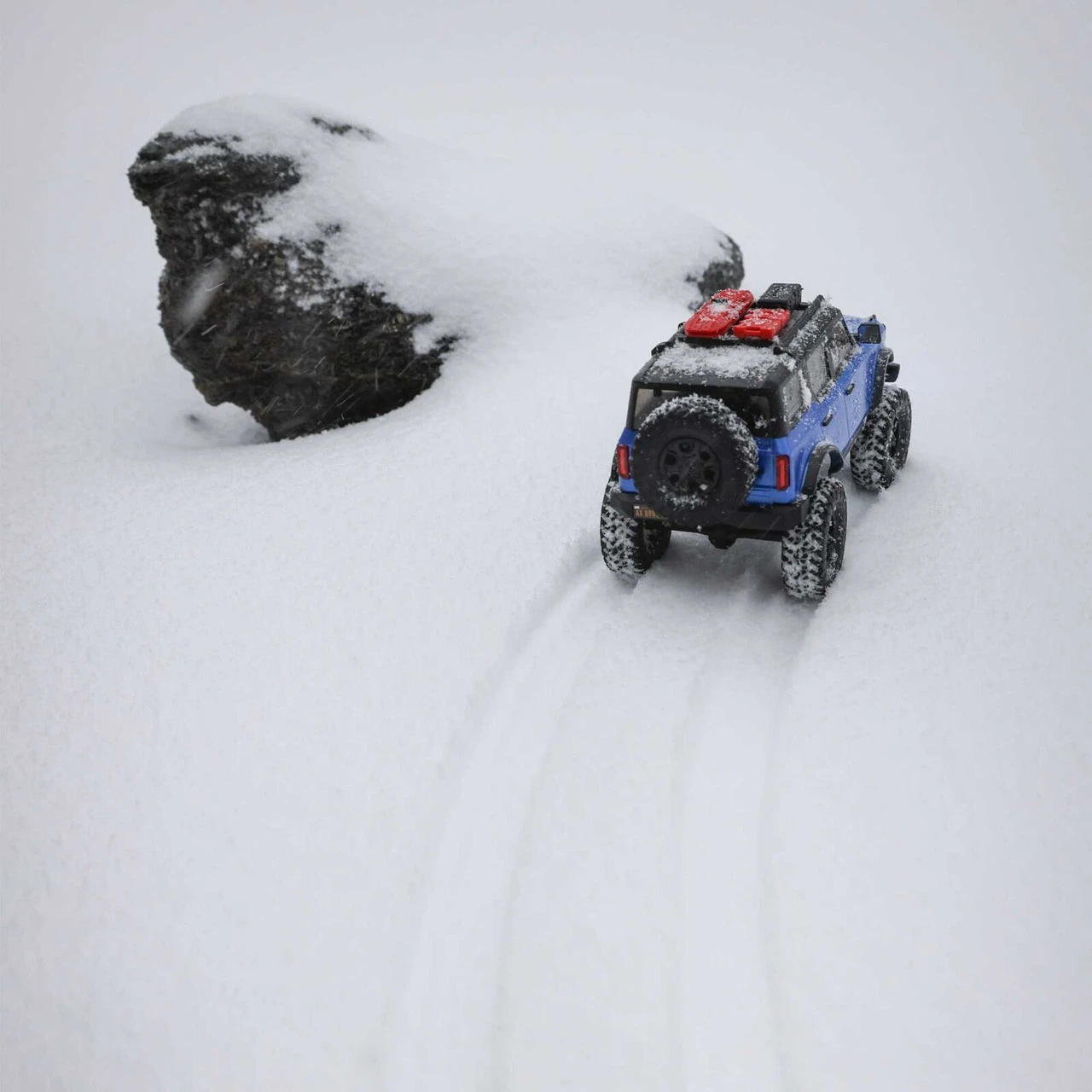 Axial 1/24 SCX24 2021 Ford Bronco 4wd Truck RTR, Blue - Image 10