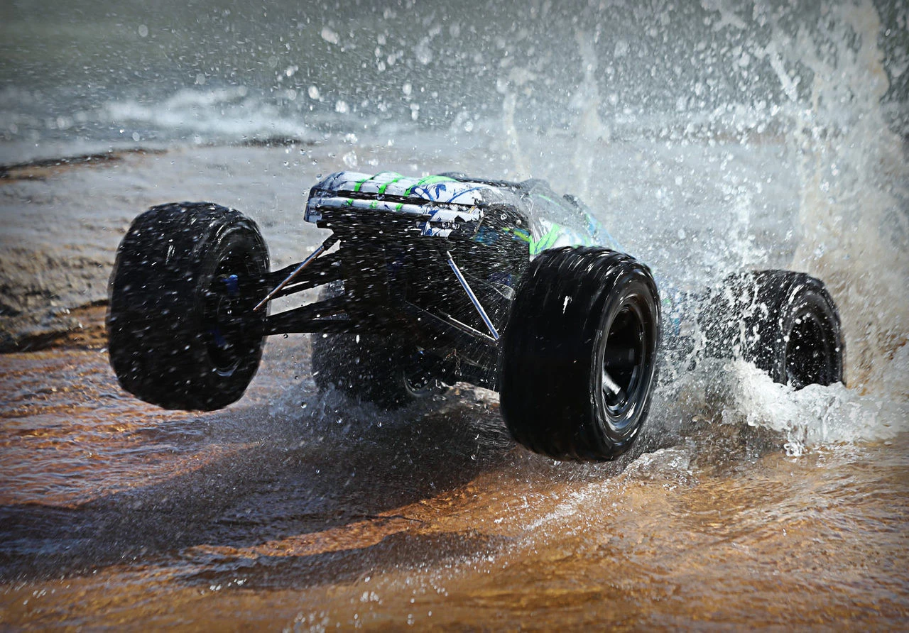 Traxxas E-Revo VXL 2.0 RTR 4WD Electric Monster Truck W/VXL-6s ESC & TQi 2.4GHz Radio (Green) - Image 13