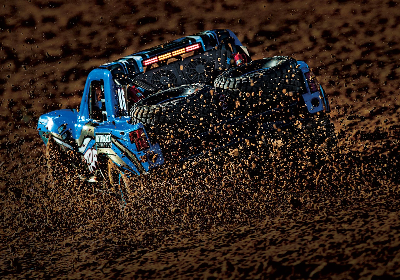 Traxxas Unlimited Desert Racer 6S RTR 4WD Electric Race Truck W/TQi 2.4GHz Radio W/Light Kit (Blue) - Image 18